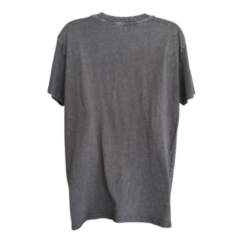 Maurices Charcoal Tee with Tan Whiskey Graphic Size M - Picture 4 of 7